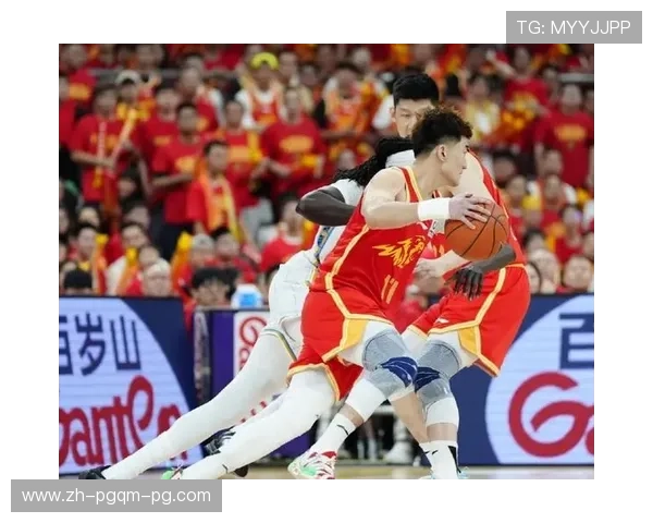 足球队员在CBA看球视频:两项运动迷的共鸣时刻 足球队员在CBA看球视频:两项运动迷的共鸣时刻